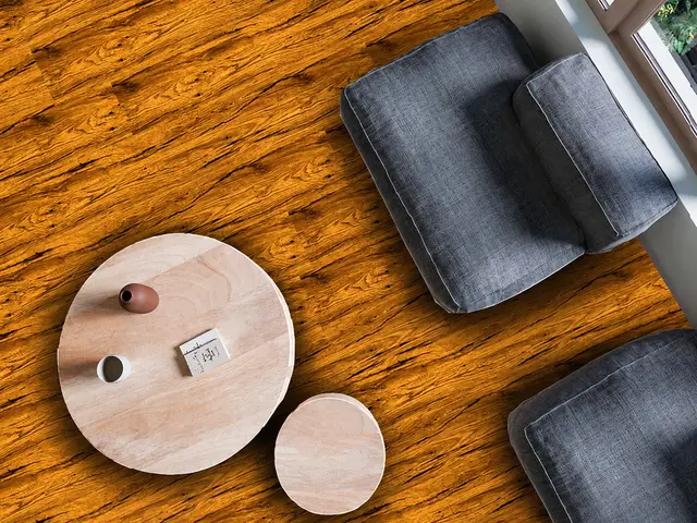 Piso SPC MF-16 para interior, MF Design — Piso SPC con lámina de impresión digital tipo roble miel estilo madera