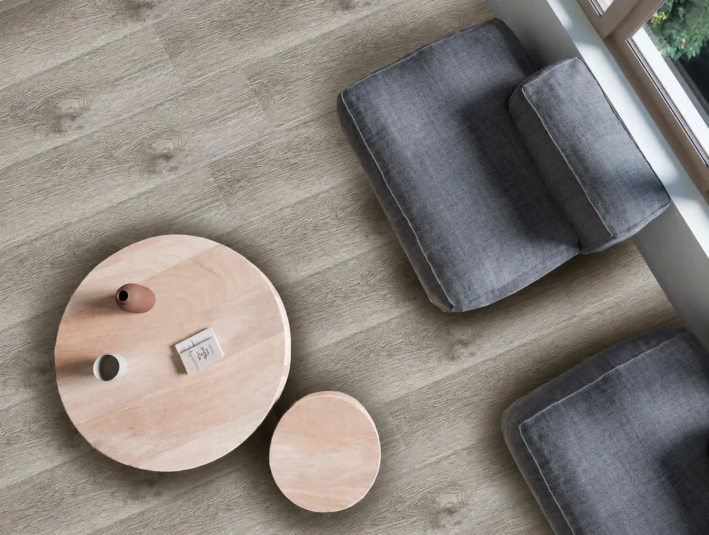 Piso SPC MF-18 para interior, MF Design — Piso SPC con lámina de impresión digital tipo roble miel estilo madera