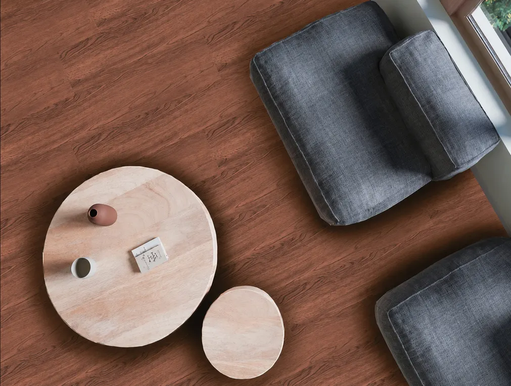 Piso SPC MF-21 para interior, MF Design — Piso SPC con lámina de impresión digital color caoba claro con acabado tipo madera