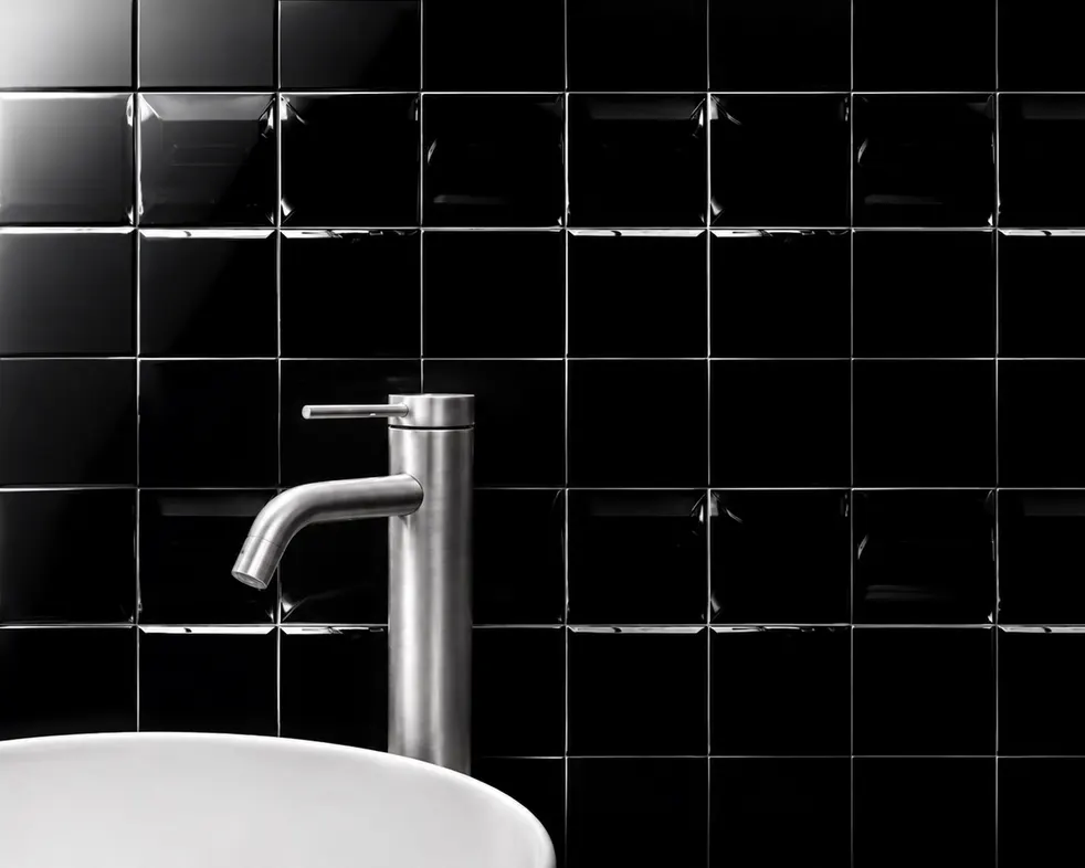 Mosaico para piso y muro, interior/exterior, MF Design — MOSAICOS BLACK Mosaico de piezas cuadradas totalmente negras, de acabado uniforme y elegante Incluye soporte…