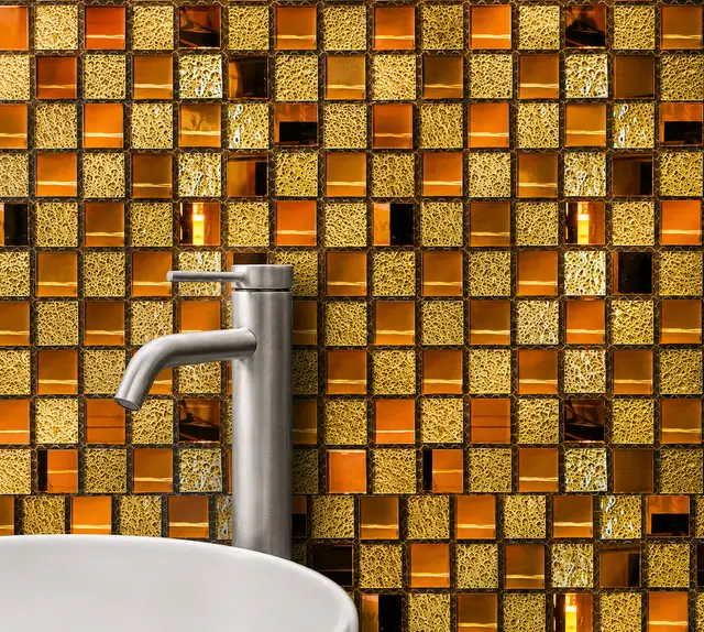 Mosaico para piso y muro, interior/exterior, MF Design — MOSAICOS VIDRIO BROWN GOLD Mosaico en todos dorados y ámbar con textura brillante espejos y reflectante,…
