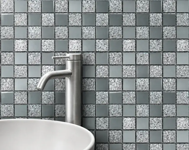 Mosaico para piso y muro, interior/exterior, MF Design — MOSAICOS VIDRIO ESPEJO Mosaico en todos plateados y blancos con textura brillante espejos y reflectante…