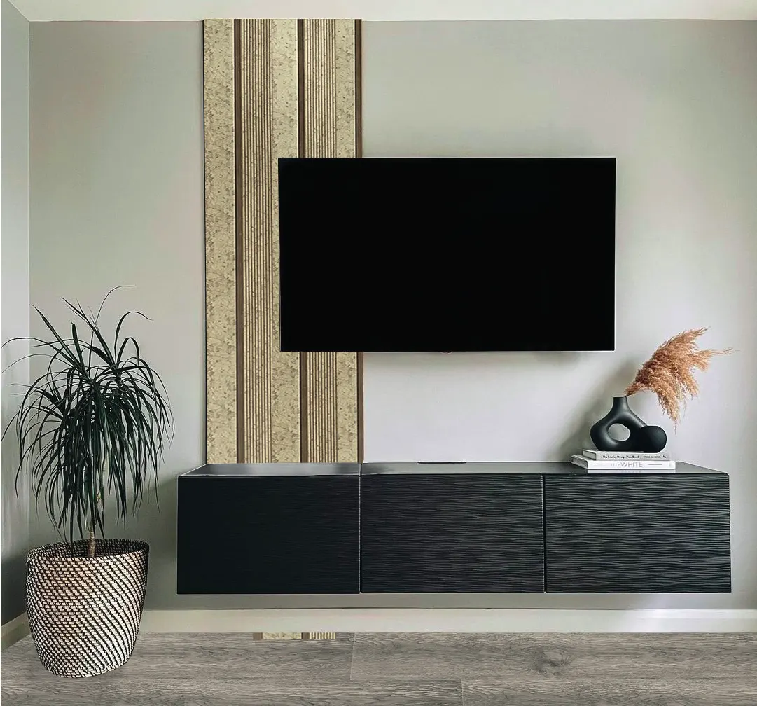 Wall Panel GT GT1302-9 para interior, MF Design — Wall Panel GT con franjas beige y marrones, que combina textura marmoleada y líneas finas verticales.