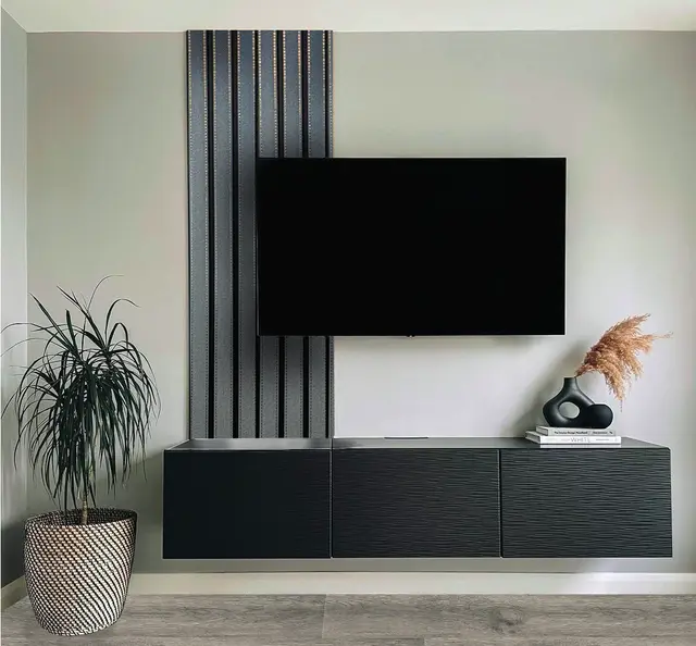 Wall Panel GT GT13154-2 para interior, MF Design — Wall Panel GT con franjas grises texturizadas y líneas negras verticales de estilo moderno.
