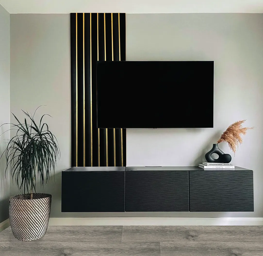 Wall Panel GT GT16B-14 para interior, MF Design — Wall Panel GT color negro con dorado, transmite elegancia, modernidad y sofisticación a los espacios…