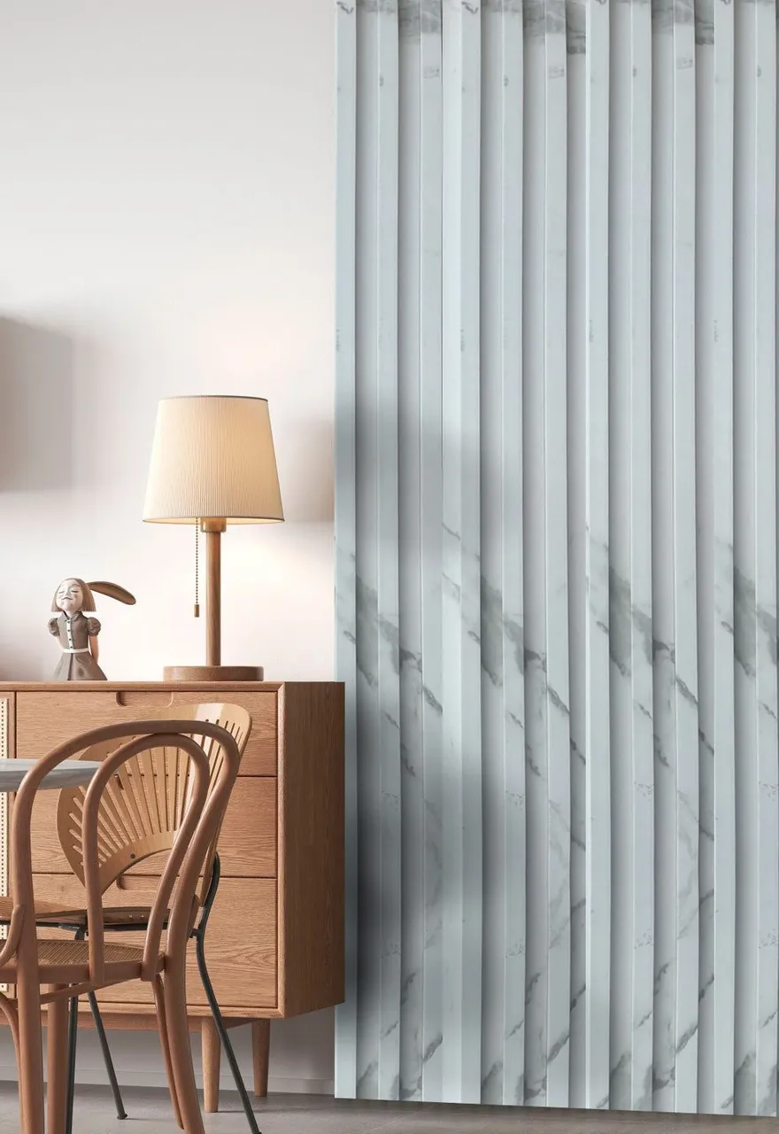 Wall Panel W mármol blanco MF-W2404 instalado en un muro de living, MF Design