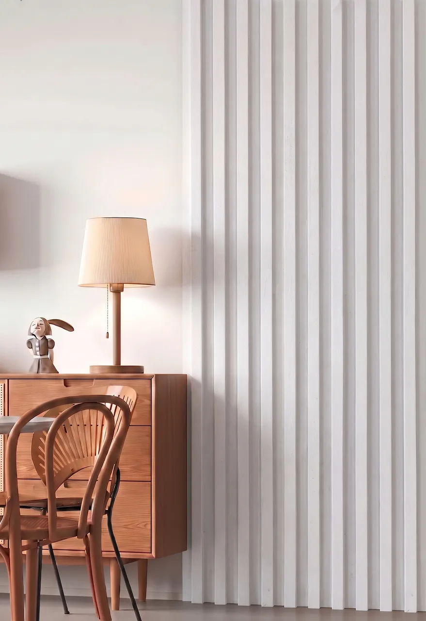 Wall Panel W blanco perla MF-W2411 instalado en un muro de living, MF Design